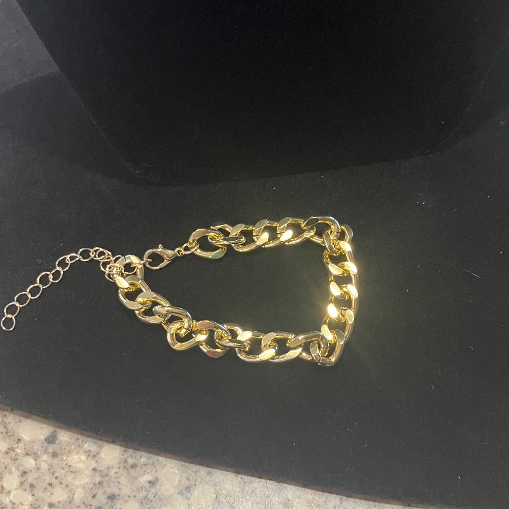 Elegant Gold Chain Bracelet